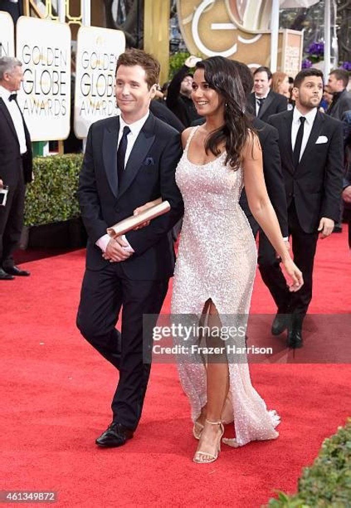 kevin-connolly-emmanuelle-chriqui-golden-globes-2015
