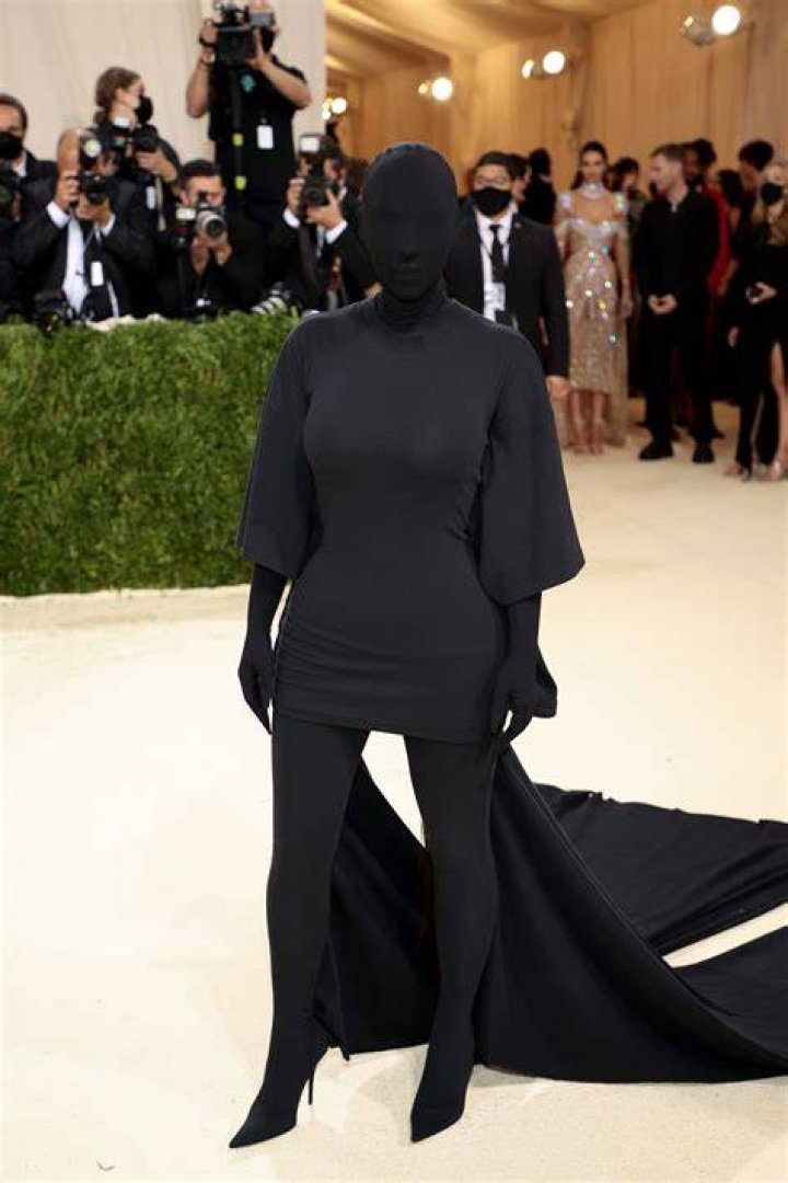 kim-kardashian-all-black-dress-april-22-gallery