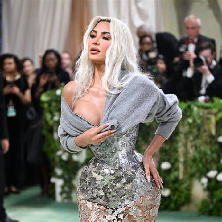 kim-kardashian-am-pic-may-2-gallery