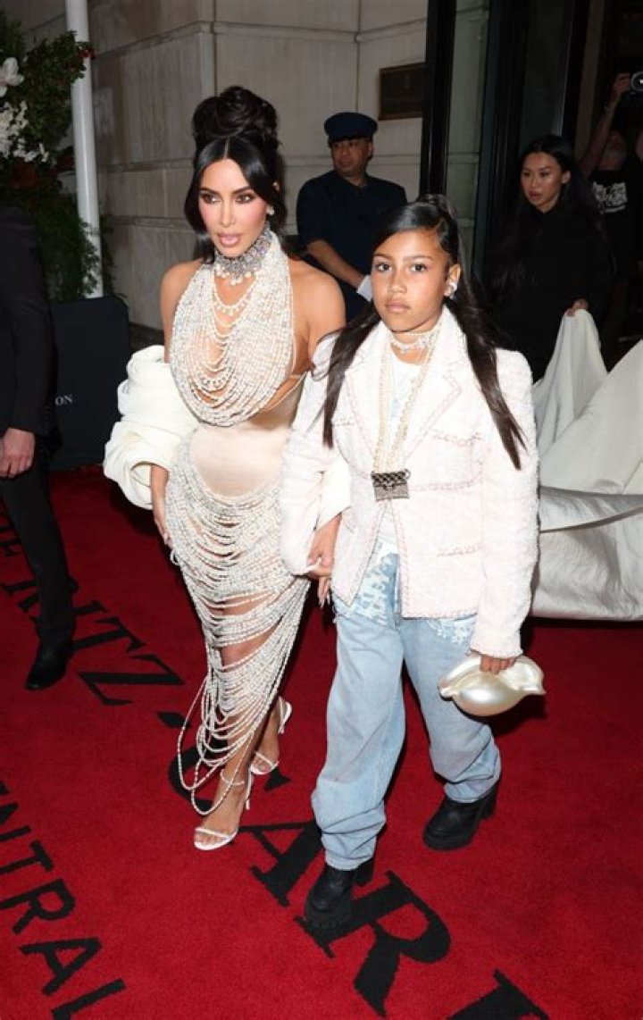 kim-kardashian-another-outfit-gone-wrong-ftr