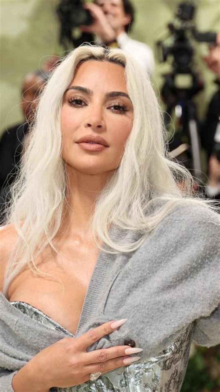 kim-kardashian-april-6-outfit