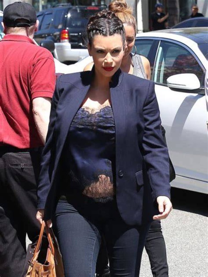 kim-kardashian-belly-sticking-out-ftr