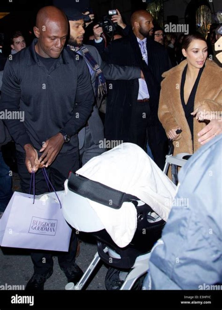Kim Kardashian exits Bergdorf Goodman after a meeting in New York City Pictured: Kim Kardashian Ref: SPL5320576 210622 NON-EXCLUSIVE Picture by: SplashNews.com Splash News and Pictures USA: +1 310-525-5808 London: +44 (0)20 8126 1009 Berlin: +49 175 3764 166 World Rights