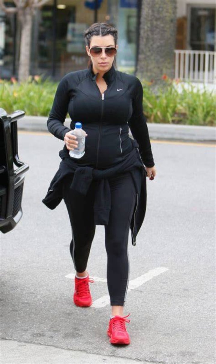 kim-kardashian-gym-red-shoes