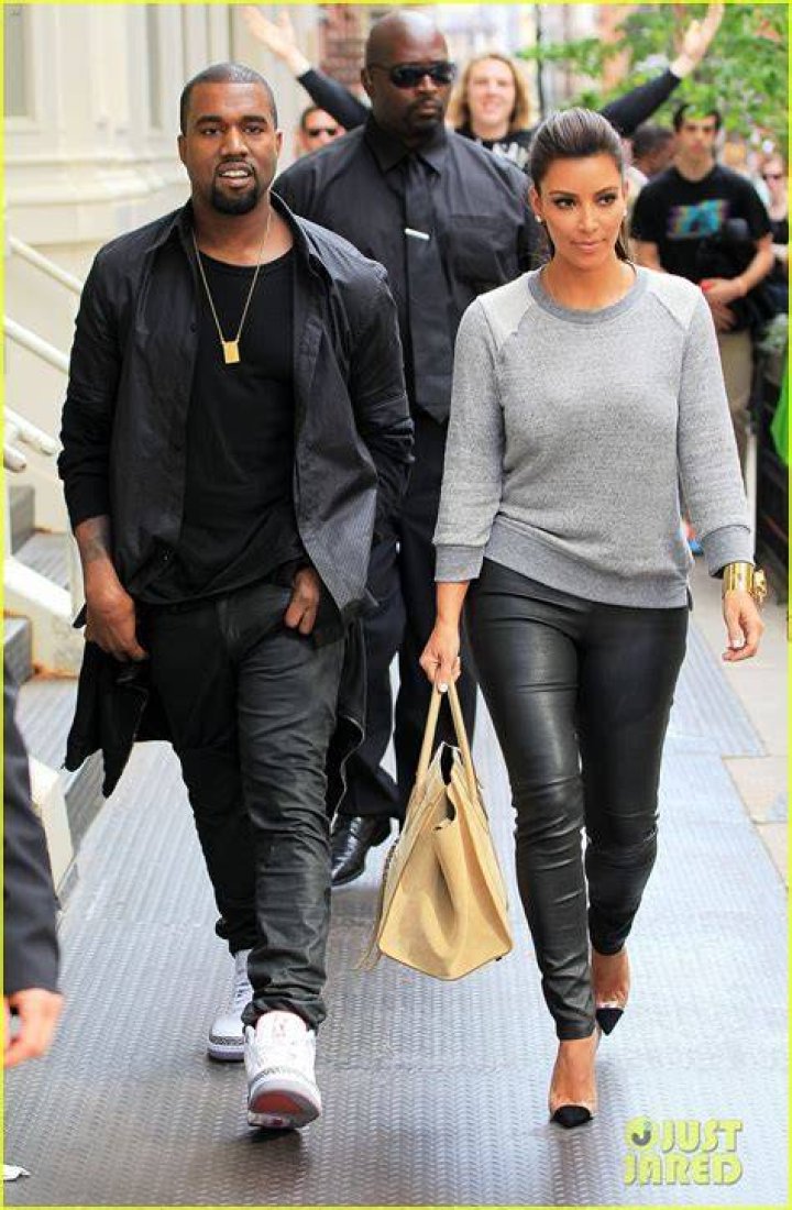 Kim Kardashian & Kanye West Stroll In Midtown, NYC