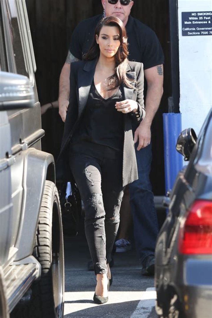 kim-kardashian-leaving-kanyes-april-24-ftr