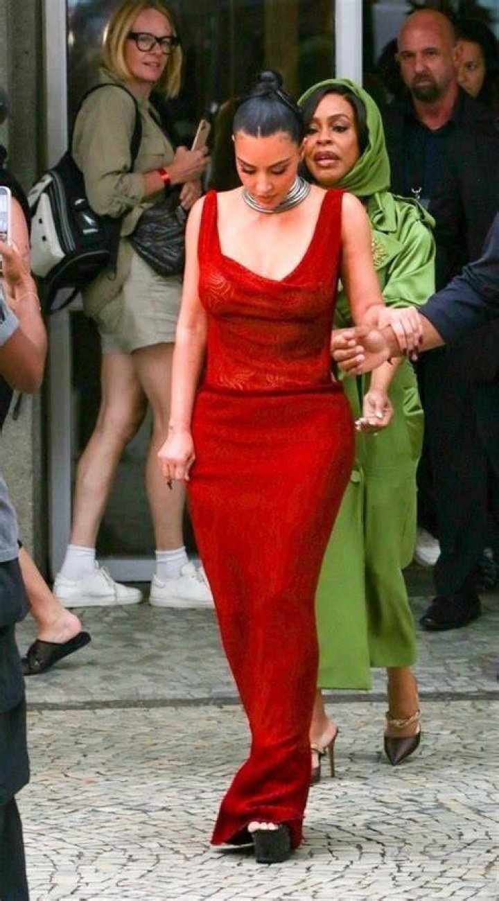 kim-kardashian-red-dress-april-