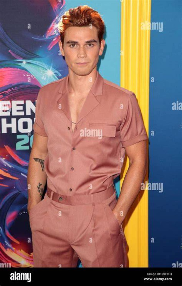 KJ Apa at the 2018 Teen Choice Awards