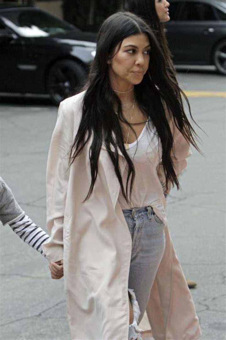 Kourtney Kardashian arrives to art class in Los Angeles, CA. 17 Jan 2018 Pictured: Kourtney Kardashian, Mason Disick, Reign Disick. Photo credit: MEGA TheMegaAgency.com +1 888 505 6342 (Mega Agency TagID: MEGA147236_002.jpg) [Photo via Mega Agency]