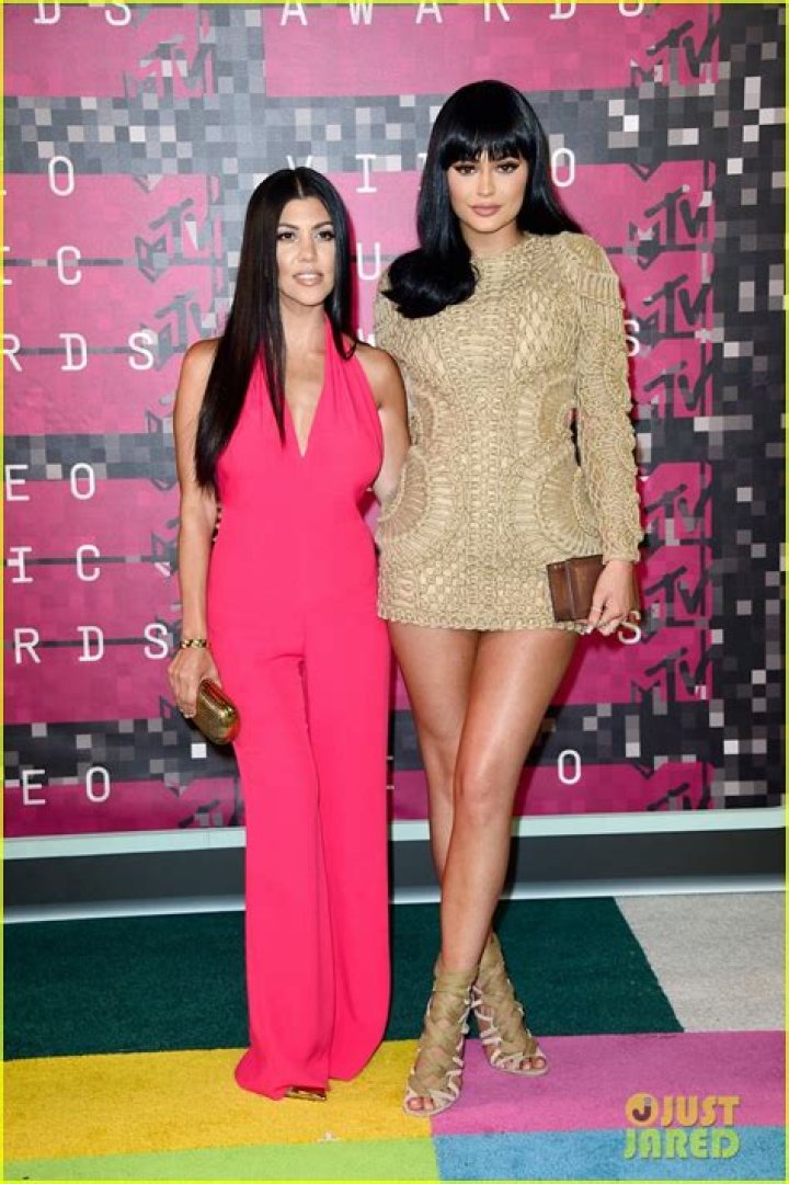 kourtney-kardashian-mtv-vmas-2015-video-music-awards-2