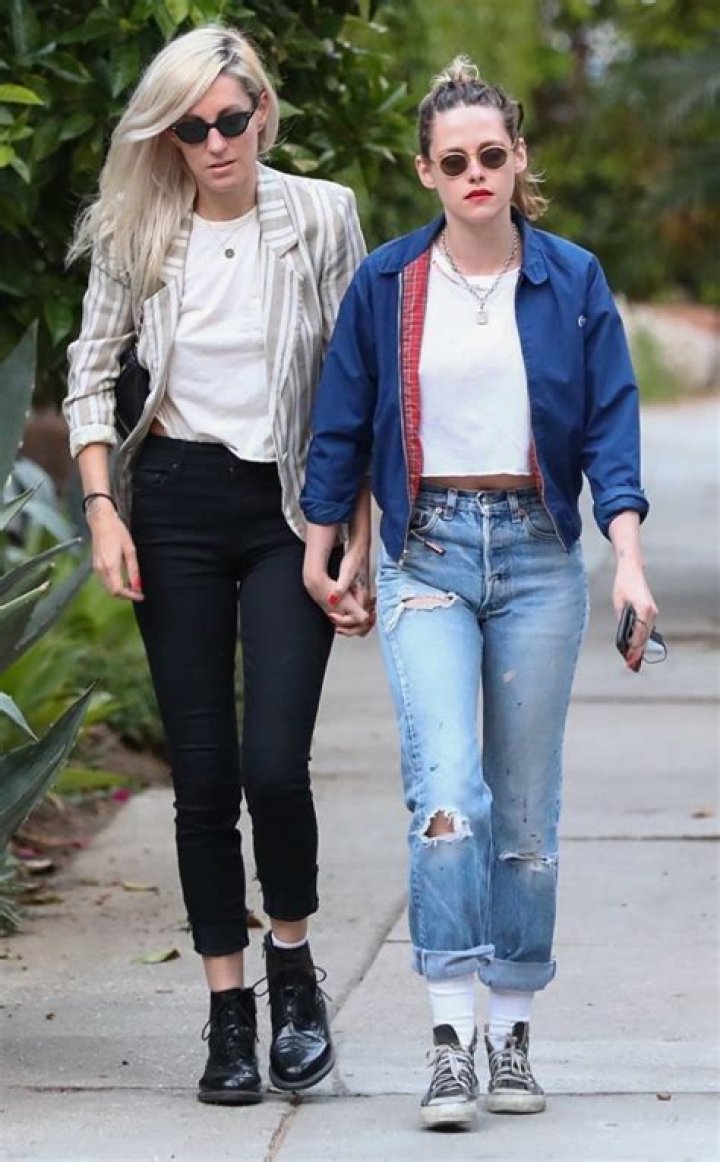 Kristen Stewart and girlfriend Dylan Meyer were spotted stocking up on groceries at the Ralphs Supermarket in Malibu, CA. The two were seen pushing a cart full of goods after shopping for about an hour. 27 Aug 2020 Pictured: Kristen Stewart and girlfriend Dylan Meyer were spotted stocking up on groceries at the Ralphs Supermarket in Malibu, CA. The two were seen pushing a cart full of goods after shopping for about an hour. Photo credit: Marksman / MEGA TheMegaAgency.com +1 888 505 6342 (Mega Agency TagID: MEGA696905_002.jpg) [Photo via Mega Agency]