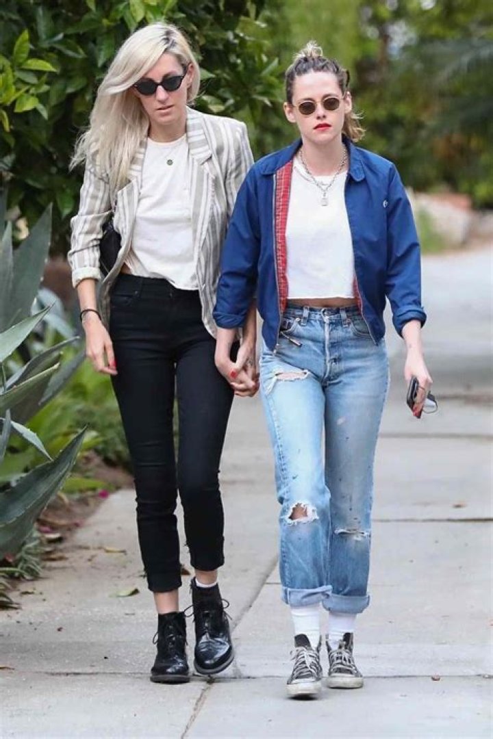 Kristen Stewart & Dylan Meyer Holding Hnads