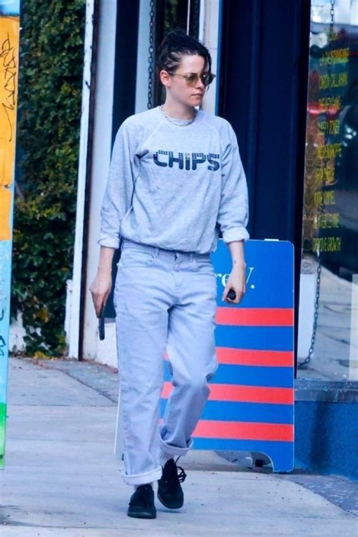 Kristen Stewart is spotted in Chanel outfit and tennis shoes with morning coffee leaving for NBC Today Show in New York City Pictured: Kristen Stewart Ref: SPL5272585 041121 NON-EXCLUSIVE Picture by: Christopher Peterson / SplashNews.com Splash News and Pictures USA: +1 310-525-5808 London: +44 (0)20 8126 1009 Berlin: +49 175 3764 166 World Rights