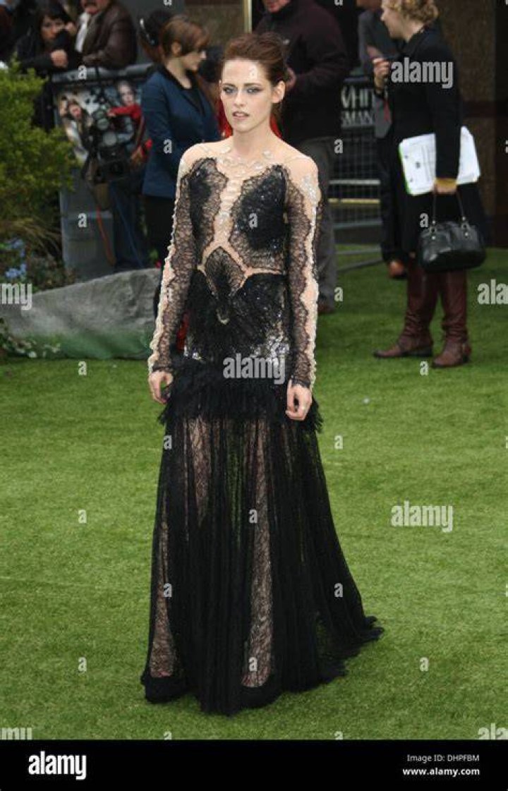 Kristen Stewart World Premiere of 'Cold Creek Manor' September 17, 2003 - Hollywood, CA. Kristen Stewart . World premiere of COLD CREEK MANOR at the historic El Capitan Theatre. There was a party afterward at the White Lotus Restaurant. Photo by Alberto Rodriguez&reg;Berliner Studio/BEImages