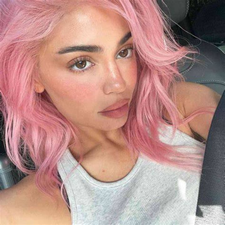 Kylie Jenner light pink hair