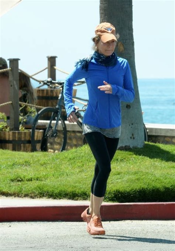 Laguna Beach, CA - *EXCLUSIVE* - Renee Zellweger and Ant Anstead go for a bike ride in Laguna Beach. Pictured: Renee Zellweger, Ant Anstead BACKGRID USA 2 SEPTEMBER 2021 BYLINE MUST READ: BENS / BACKGRID USA: +1 310 798 9111 / UK: +44 208 344 2007 / *UK Clients - Pictures Containing Children Please Pixelate Face Prior To Publication*