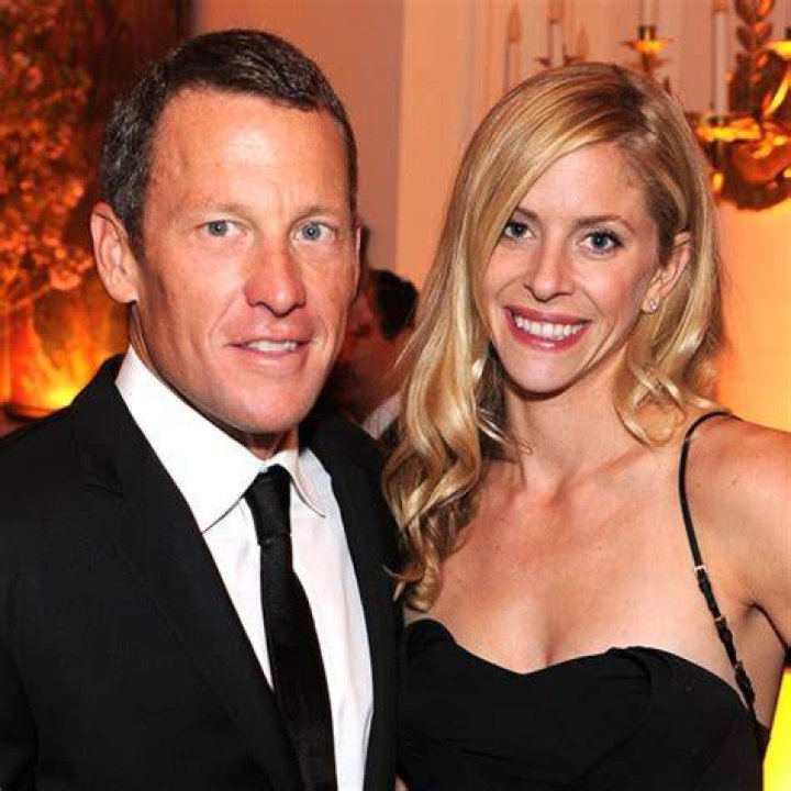 Lance Armstrong & Anna Hansen Kiss In The Netherlands