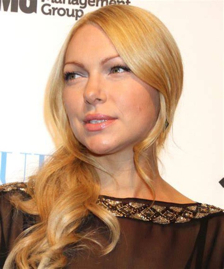 Laura Prepon Rocks Blonde Waves