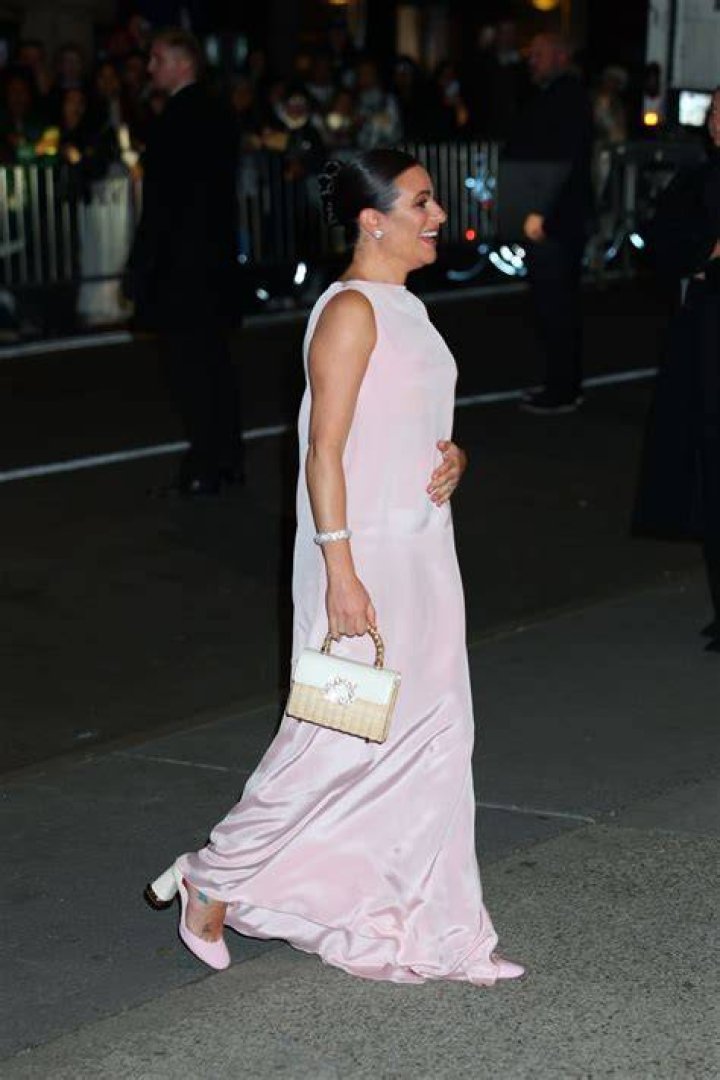 Lea Michele arrives at the August Wilson Theater for her matinee performance of 'Funny Girl' in New York City. Lea is bringing in record ticket sales and broke the highest gross for sales at the the August Wilson Theater. Pictured: Lea Michele Ref: SPL5511113 211222 NON-EXCLUSIVE Picture by: Christopher Peterson / SplashNews.com Splash News and Pictures USA: +1 310-525-5808 London: +44 (0)20 8126 1009 Berlin: +49 175 3764 166 World Rights