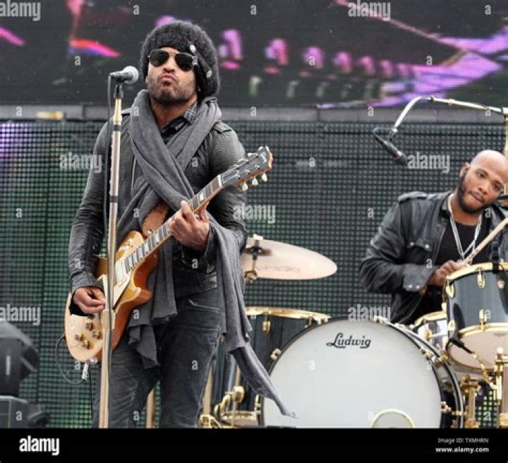 Lenny Kravitz Plays The Daytona 500