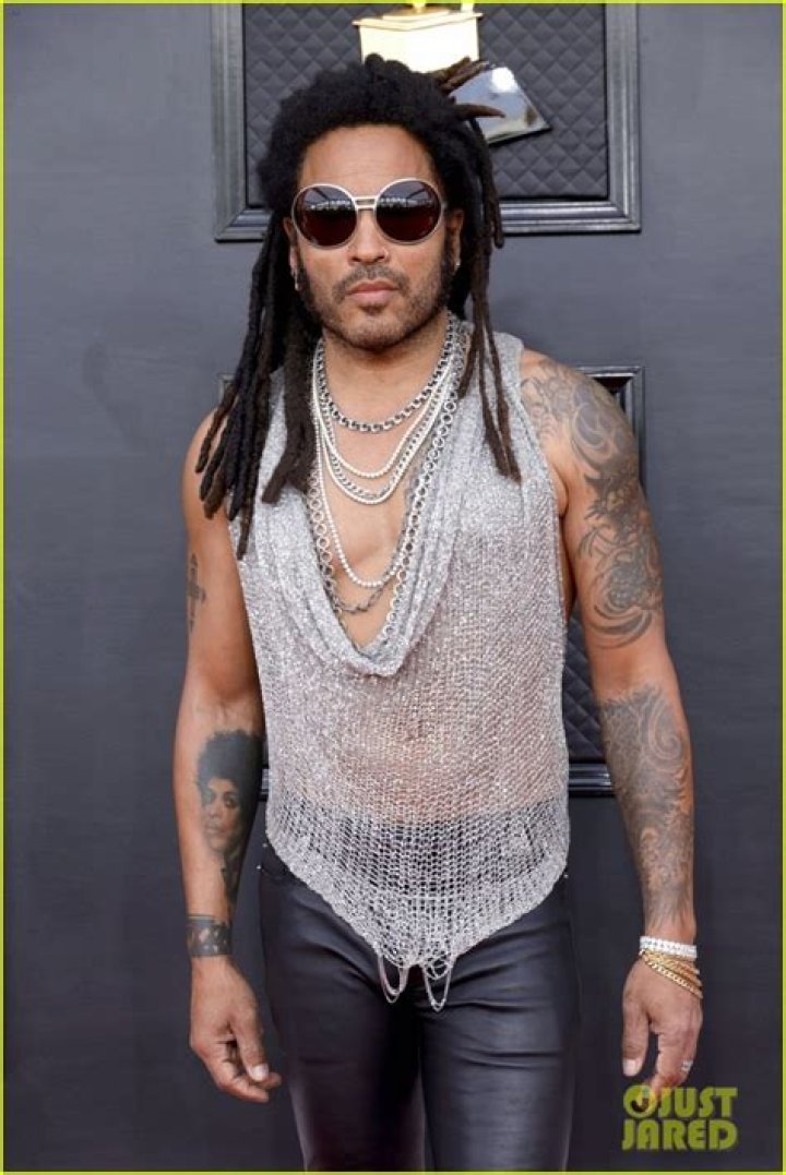 Lenny Kravitz Wins An Award