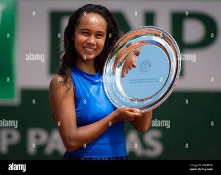 Leylah Fernandez wins the Junior French Open