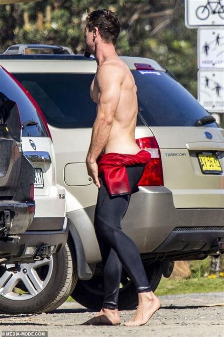 Liam Hemsworth Butt Pics