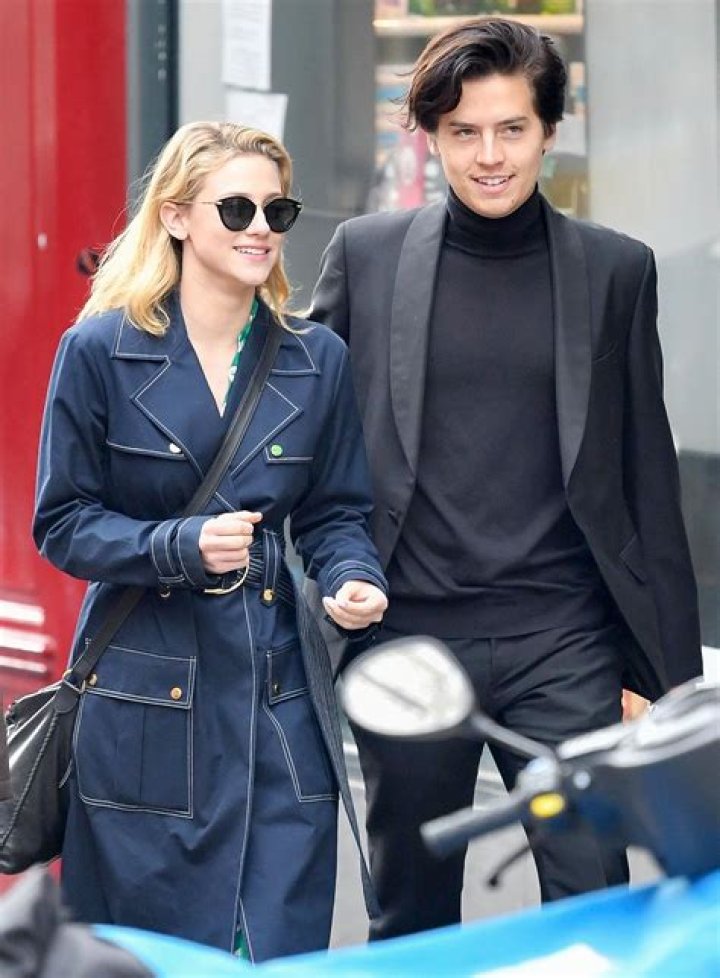 Lili Reinhart Cole Sprouse