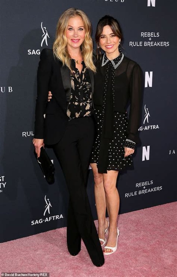 Linda Cardellini Christina Applegate Dead To Me