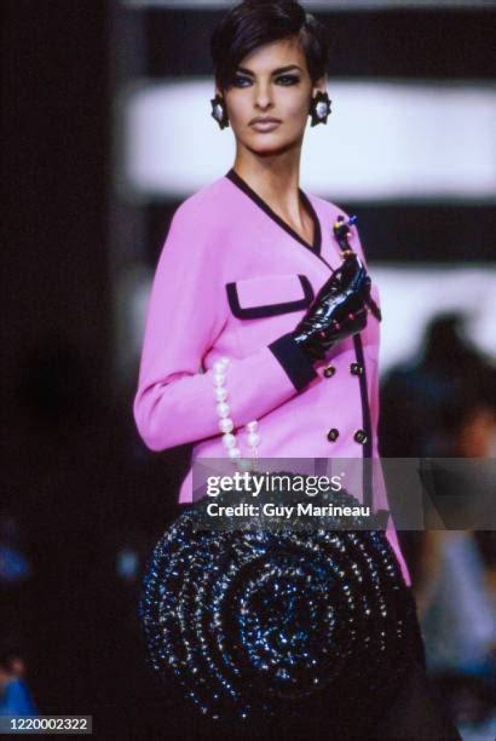 Linda Evangelista At A Chanel Exhibit