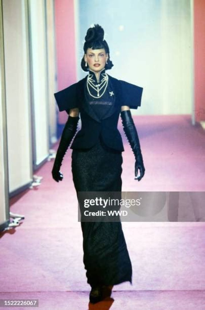 Linda Evangelista Walks Christian Dior