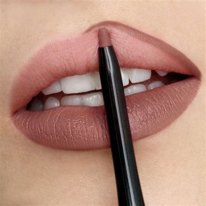 lip liner