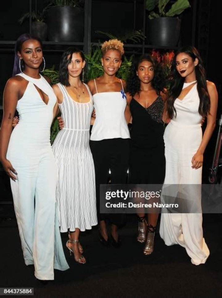 Lori Harvey & Shay Mitchell at REVOLVE&rsquo;s 20th Anniversary Dinner