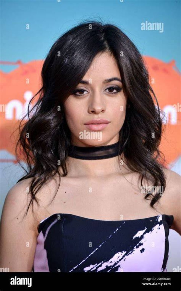 Los Angeles, CA - Camila Cabello and Shawn Mendes leave Shawn's Grammy's After Party at 40 Love. Pictured: Camila Cabello, Shawn Mendes BACKGRID USA 27 JANUARY 2020 USA: +1 310 798 9111 / UK: +44 208 344 2007 / *UK Clients - Pictures Containing Children Please Pixelate Face Prior To Publication*