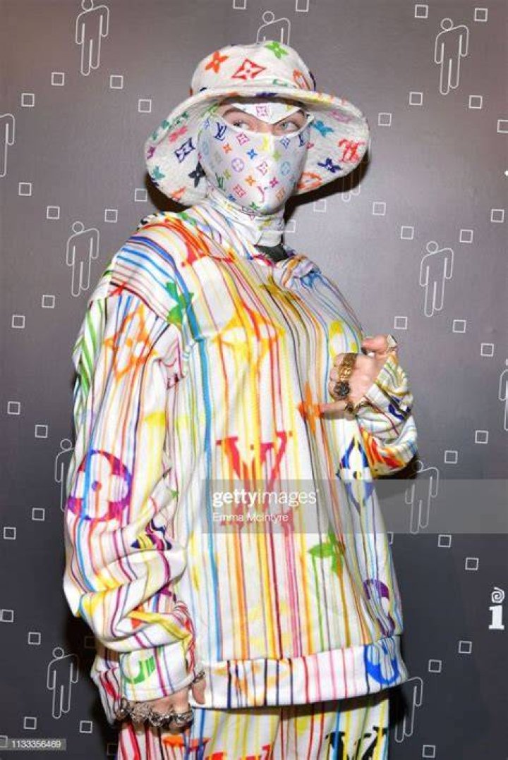 Los Angeles, CA - *EXCLUSIVE* - Billie Eilish looks great as she exits the gym after getting a sweaty workout done. The singer stays hydrated carrying a large jug of water as she heads back to her new Audi RS 7. Pictured: Billie Eilish BACKGRID USA 11 APRIL 2023 USA: +1 310 798 9111 / UK: +44 208 344 2007 / *UK Clients - Pictures Containing Children Please Pixelate Face Prior To Publication*