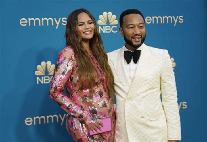 Los Angeles, CA - *EXCLUSIVE* Chrissy Teigen and John Legend dress to the nines as they step out for a romantic date night at Sapgos Resturant as restaurants in LA reopen.Pictured: Chrissy Teigen, John LegendBACKGRID USA 1 FEBRUARY 2021 USA: +1 310 798 9111 / : +44 208 344 2007 / *UK Clients - Pictures Containing ChildrenPlease Pixelate Face Prior To Publication*