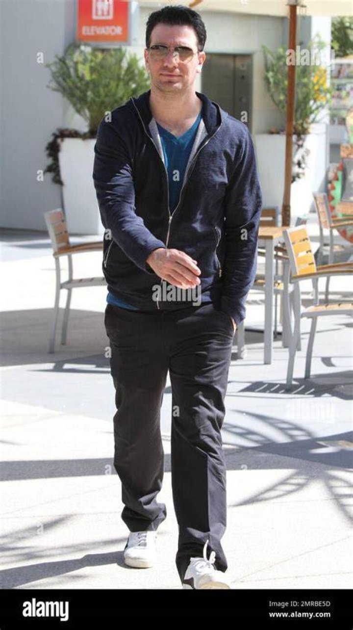 Los Angeles, CA - *EXCLUSIVE* - Former playmate Kendra Wilkinson stops by the market to pick up a few essentials before heading to her ex's place to pick up her kids on this Sunday afternoon. **SHOT ON 05/03/2020**Pictured: Kendra Wilkinson, Hank Baskett, Alijah Mary Baskett, Hank Baskett IVBACKGRID USA 4 MAY 2020 BYLINE MUST READ: RAAK / BACKGRIDUSA: +1 310 798 9111 / : +44 208 344 2007 / *UK Clients - Pictures Containing ChildrenPlease Pixelate Face Prior To Publication*