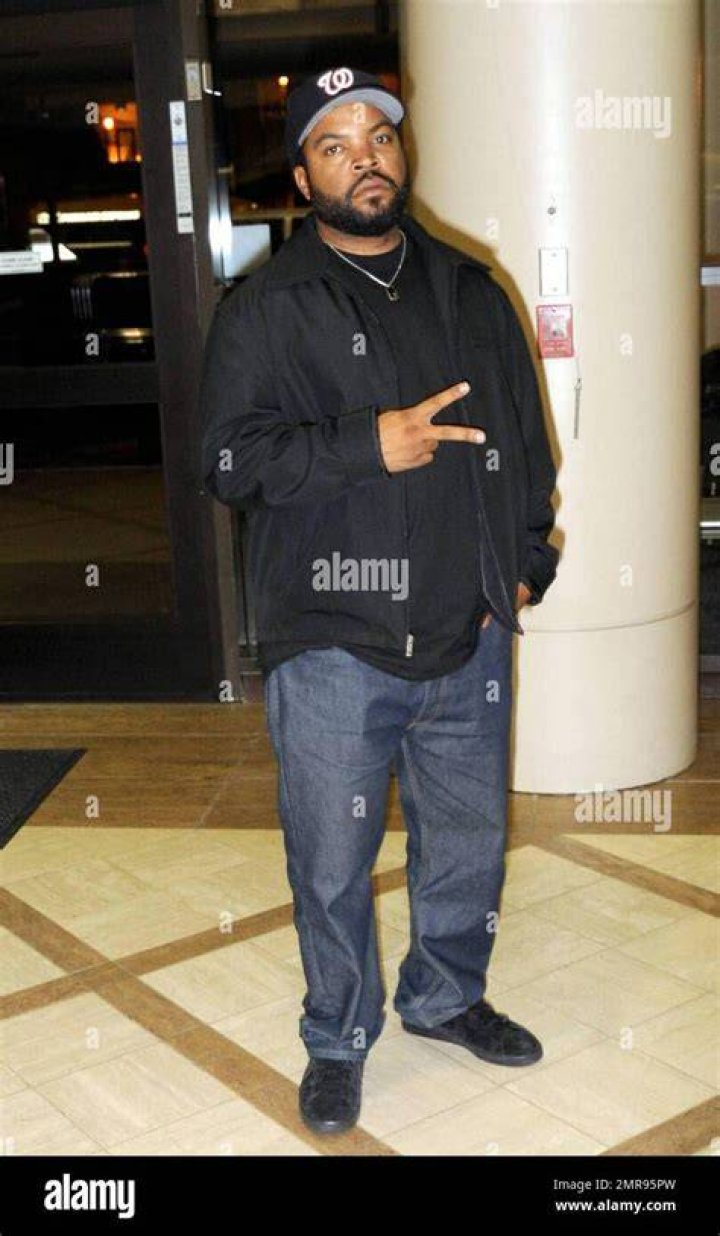 Los Angeles, CA - *EXCLUSIVE* - Rapper, Travis Scott, parties till 4 am at Dave & Busters with friends Lil Baby, Gunna, Lil Kim, Swae Lee, Chaney James, and more at a Super Bowl afterparty. Travis who recently welcomed the birth of his son with Kylie Jenner looked elated after a night spent celebrating the Rams Super Bowl win. Pictured: Travis Scott BACKGRID USA 14 FEBRUARY 2022 USA: +1 310 798 9111 / UK: +44 208 344 2007 / *UK Clients - Pictures Containing Children Please Pixelate Face Prior To Publication*