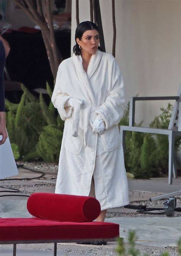Los Angeles, CA - Kourtney Kardashian makes a solo arrival to her son Mason's Bar Mitzvah in Los Angeles. The stylish mama is unusually spotted without her rocker husband Travis Barker. Pictured: Kourtney Kardashian BACKGRID USA 17 DECEMBER 2022 USA: +1 310 798 9111 / UK: +44 208 344 2007 / *UK Clients - Pictures Containing Children Please Pixelate Face Prior To Publication*