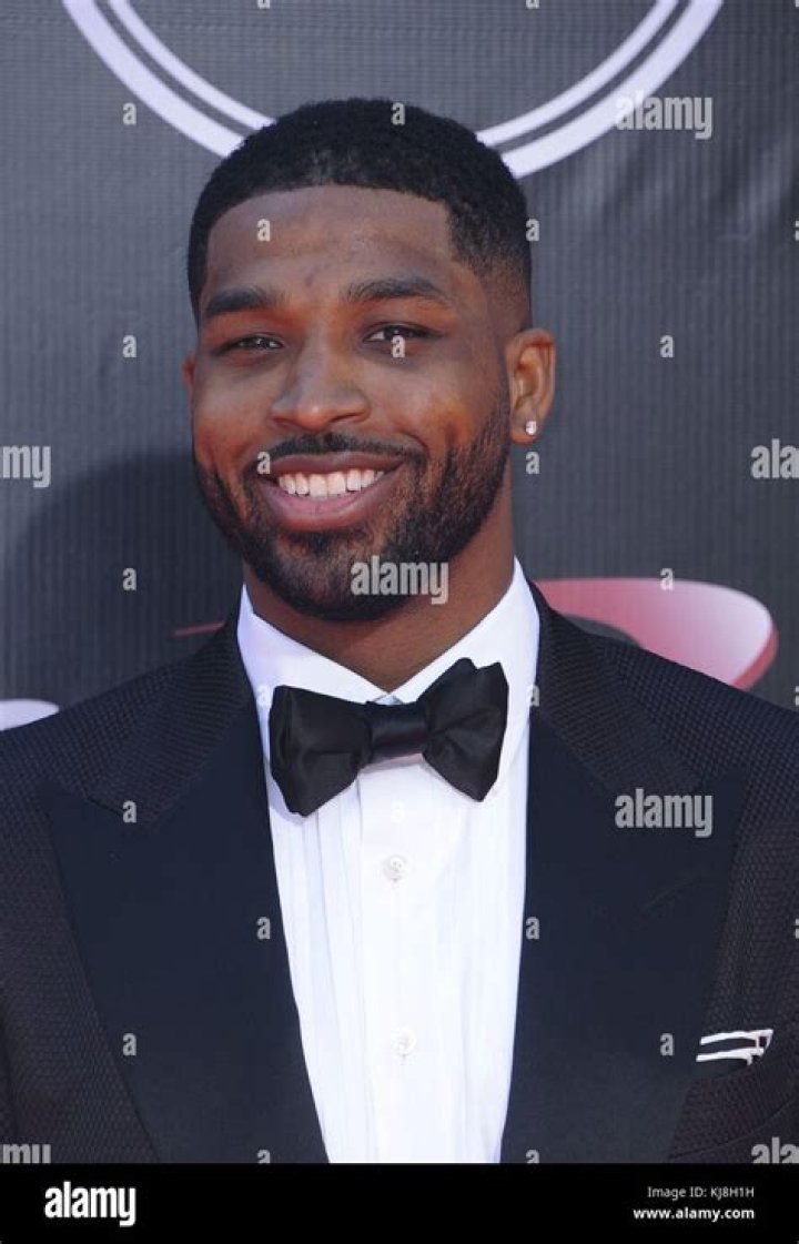 Los Angeles, CA - Tristan Thompson arrives in a limo to attend his daughter True's dance class in Los Angeles. Pictured: Tristan Thompson BACKGRID USA 3 JANUARY 2022 USA: +1 310 798 9111 / UK: +44 208 344 2007 / *UK Clients - Pictures Containing Children Please Pixelate Face Prior To Publication*