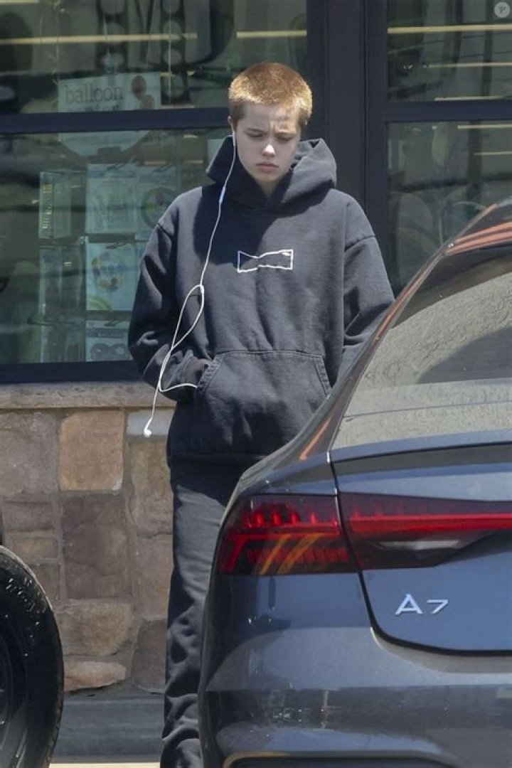 Los Feliz, CA - *EXCLUSIVE* - Shiloh Jolie-Pitt, Angelina Jolie and Brad Pitt's child, was photographed running errands. Shiloh wears black clothing, short hair, headphones, Nike sneakers, and carries a bag. Pictured: Shiloh Jolie Pitt BACKGRID USA 25 JULY 2023 USA: +1 310 798 9111 / UK: +44 208 344 2007 / *UK Clients - Pictures Containing Children Please Pixelate Face Prior To Publication*