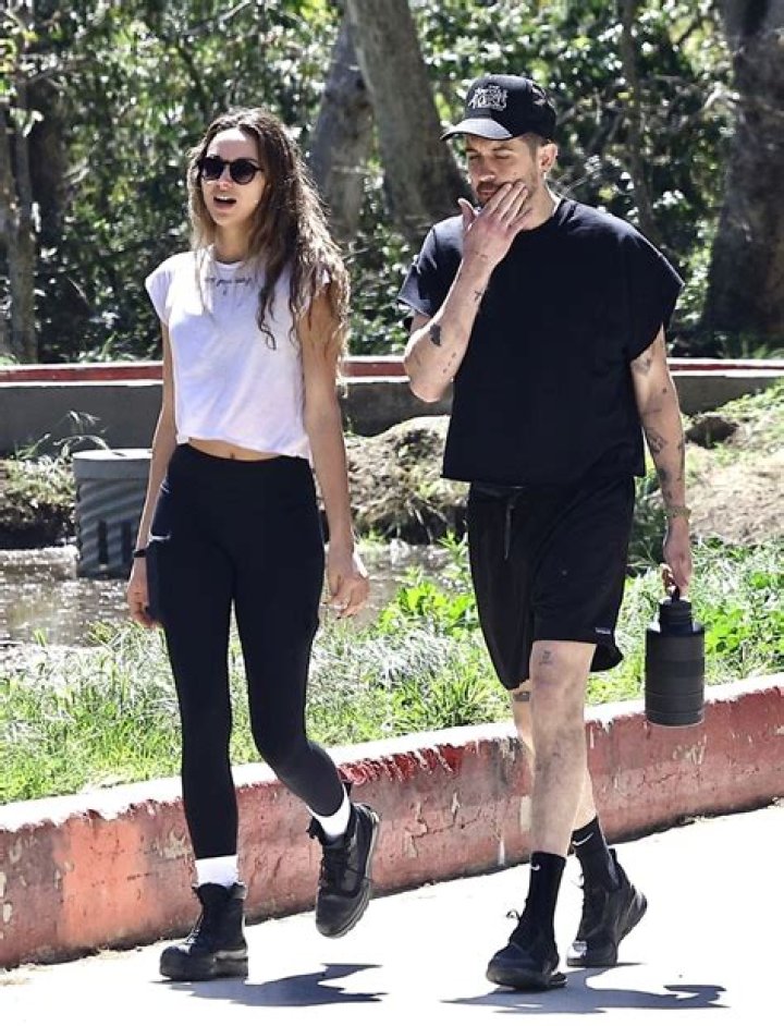 Los Feliz, - *EXCLUSIVE* - Actor Noah Centineo has a day with friends as he keeps his new shaved head under a black hoodie. Pictured: Noah Centineo BACKGRID USA 22 AUGUST 2022 BYLINE MUST READ: BACKGRID USA: +1 310 798 9111 / UK: +44 208 344 2007 / *UK Clients - Pictures Containing Children Please Pixelate Face Prior To Publication*