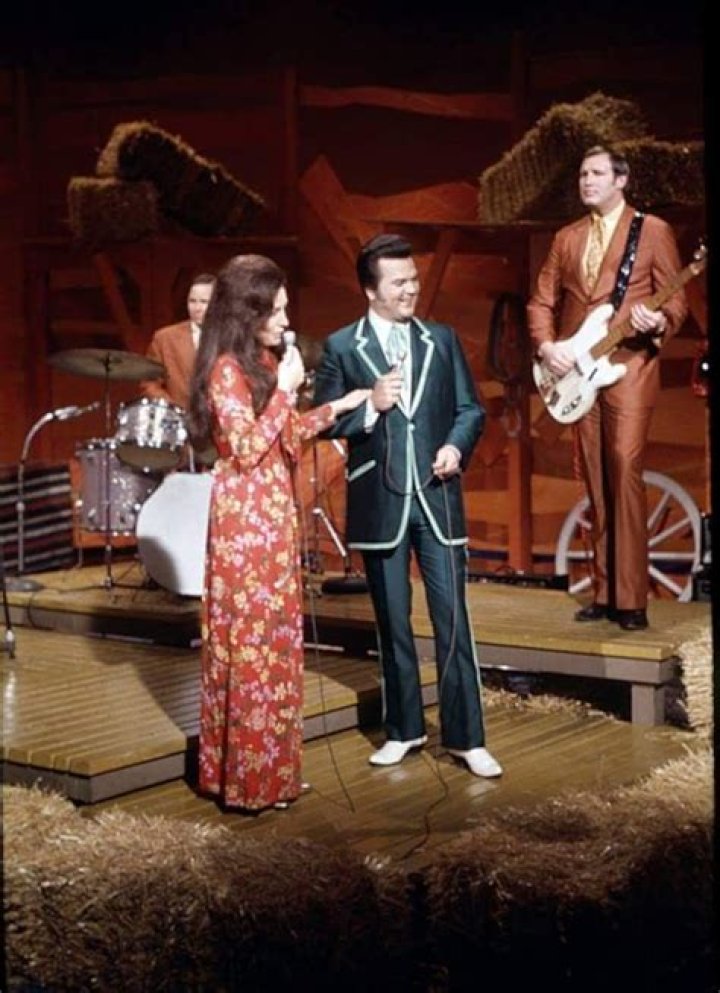 Lynn Twitty Country music singers Loretta Lynn, left, and Conway Twitty pose with their trophy at the American Music Awards in Los Angeles, Ca., in Feb. 1975. The duet won favorite duo group or chorusMUSIC AWARDS LYNN TWITTY, LOS ANGELES, USA