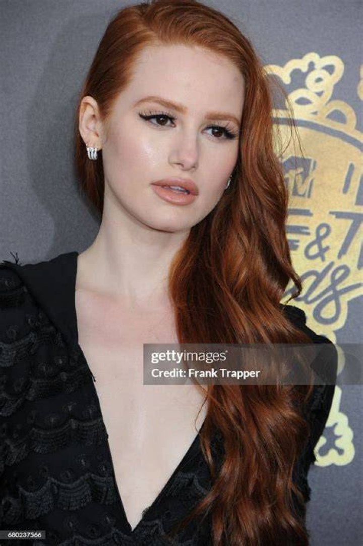 Madelaine-Petsch-mtv-awards-2017-best-dressed