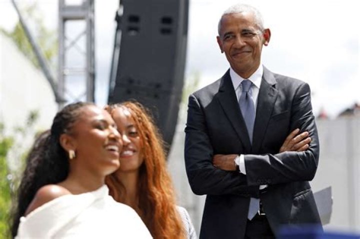 Malia Obama attempts to keep up with Bo