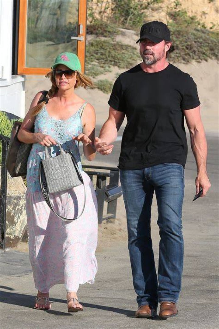 Malibu, CA - *EXCLUSIVE* - Actor Denise Richards and her husband Aaron Phypers go shopping in Malibu together and Aaron sports a clean-shaven face! Pictured: Denise Richards, Aaron Phypers BACKGRID USA 17 OCTOBER 2022 BYLINE MUST READ: BENS / BACKGRID USA: +1 310 798 9111 / UK: +44 208 344 2007 / *UK Clients - Pictures Containing Children Please Pixelate Face Prior To Publication*