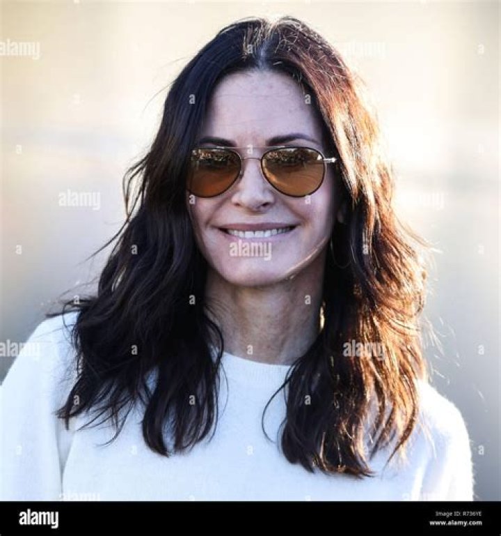 Malibu, CA - *EXCLUSIVE* - Actress Courteney Cox and her daughter Coco that she shares with her ex-husband, David Arquette, look inseparable while out at Nobu together for quality girl time. Pictured: Courteney Cox, Coco Arquette BACKGRID USA 19 FEBRUARY 2022 BYLINE MUST READ: BENS / BACKGRID USA: +1 310 798 9111 / UK: +44 208 344 2007 / *UK Clients - Pictures Containing Children Please Pixelate Face Prior To Publication*
