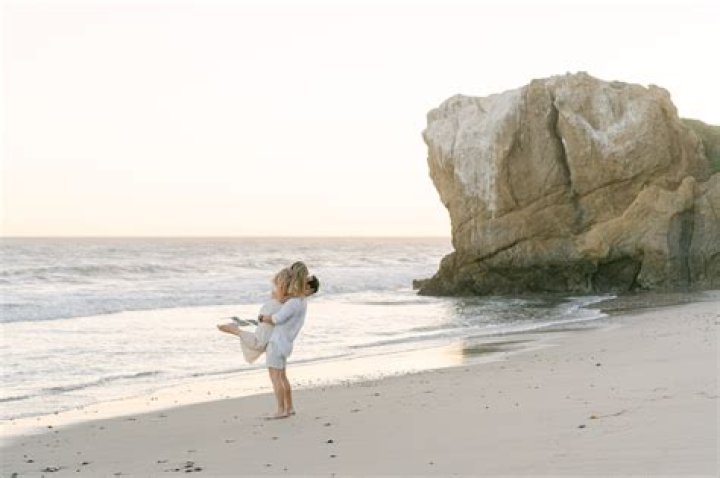 Malibu, CA - *EXCLUSIVE* - Happy couple, Jason Derulo and Jena Frumes hold hands as they end their night with a Romantic stroll on the Beach in West Hollywood. The two love birds were seen earlier grabbing a bite with friends at Nobu.Pictured: Jason Derulo, Jena FrumesBACKGRID USA 23 AUGUST 2020 BYLINE MUST READ: NEMO / BACKGRIDUSA: +1 310 798 9111 / : +44 208 344 2007 / *UK Clients - Pictures Containing ChildrenPlease Pixelate Face Prior To Publication*