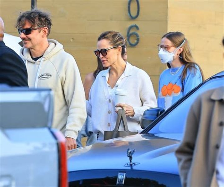 Malibu, CA - *EXCLUSIVE* Jennifer Garner treats her three kids Violet, Seraphina, and Samuel to brunch overlooking the ocean at Soho House in Malibu. Pictured: Jennifer Garner, Seraphina Affleck, Samuel Affleck BACKGRID USA 23 JULY 2023 USA: +1 310 798 9111 / UK: +44 208 344 2007 / *UK Clients - Pictures Containing Children Please Pixelate Face Prior To Publication*