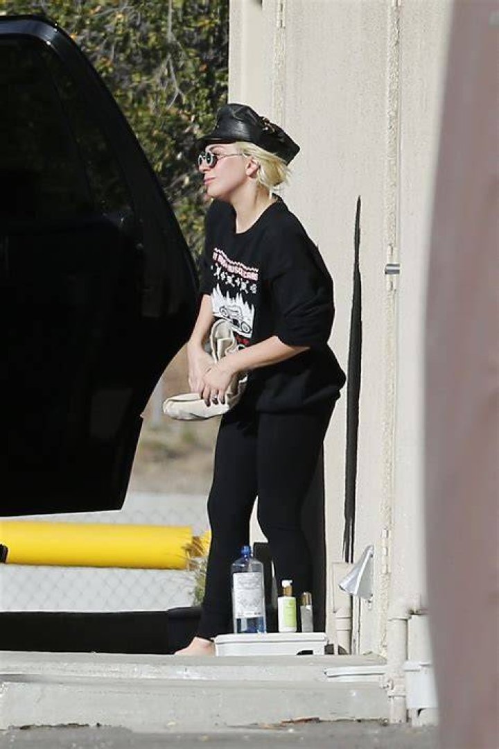 Malibu, CA - *EXCLUSIVE* - Lady Gaga looks great in white shorts and a pink sweatshirt with matching sunglasses as she stops at the Trancas Country Market to pick up coffee to go. Pictured: Lady Gaga BACKGRID USA 28 FEBRUARY 2022 BYLINE MUST READ: RMBI / BACKGRID USA: +1 310 798 9111 / UK: +44 208 344 2007 / *UK Clients - Pictures Containing Children Please Pixelate Face Prior To Publication*